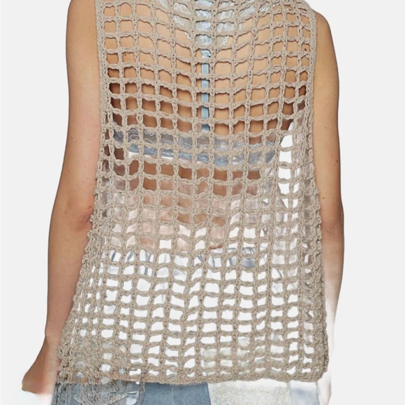 POL Crochet Top with Floral Accents NEW Size Small - Picture 2 of 4